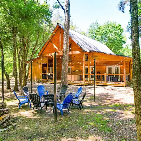 Pet-Friendly Broken Bow Cabin With Private Hot Tub!